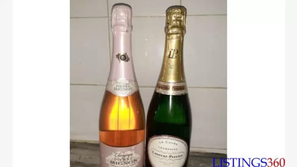 45,000 F Bouteilles de Champagnes en vente
